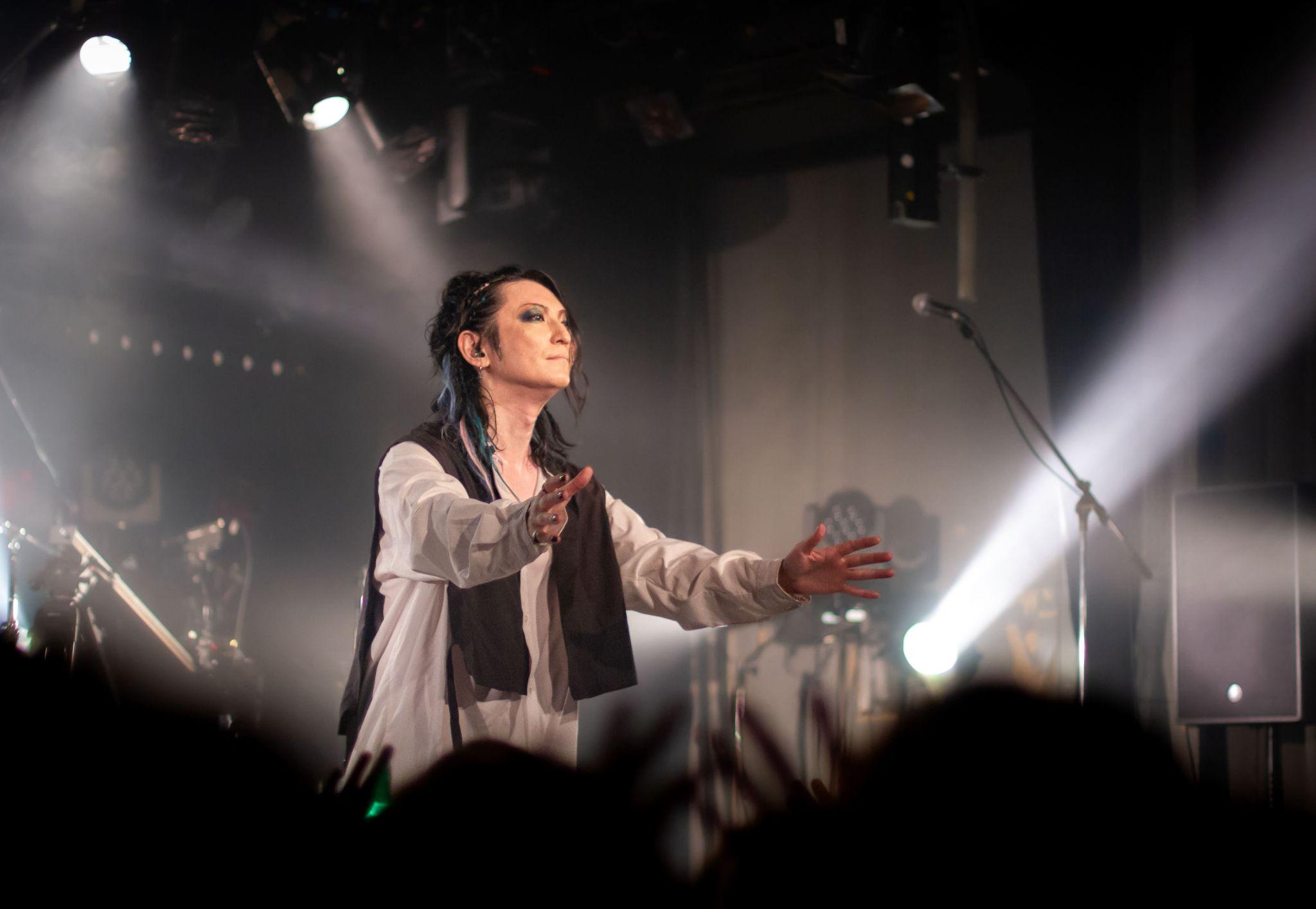 word image 2339 9 - 【Live Report】Matenrou Opera DAY2 “the 15th Anniversary Tour -Emerald-”「A Story of Finding the Truth」 (OSAKA MUSE) - Nippongaku