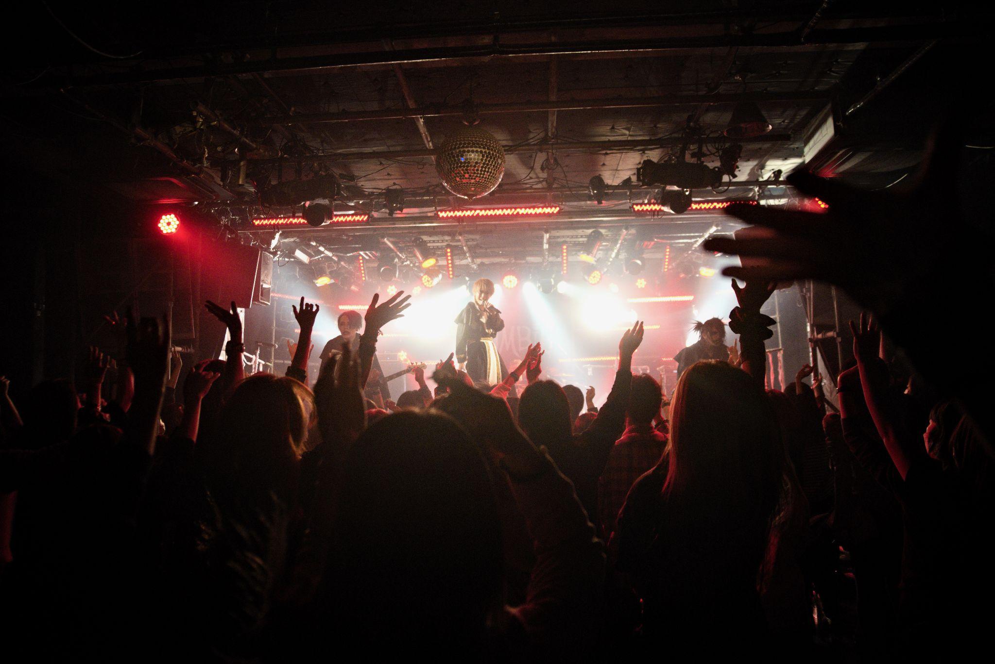 word image 2453 3 1 - 【Live Report】ZOMBIE. “MUSHIKERA NO HAREVUTAI TOUR” (OSAKA RUIDO) - Nippongaku