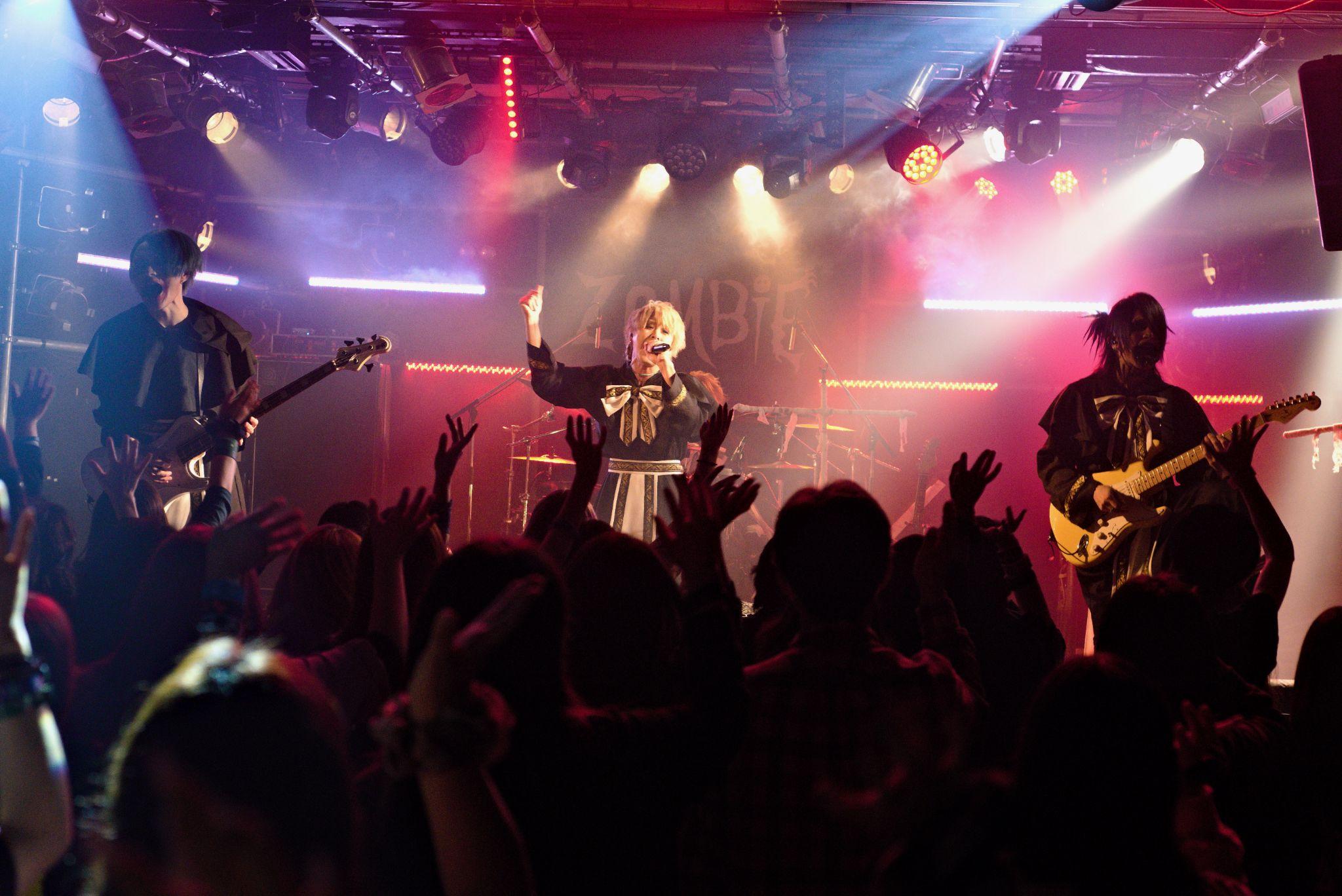 word image 2453 5 1 - 【Live Report】ZOMBIE. “MUSHIKERA NO HAREVUTAI TOUR” (OSAKA RUIDO) - Nippongaku